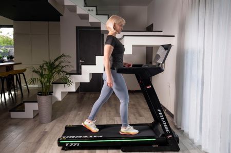 Бігова доріжка FitLogic T771 фото